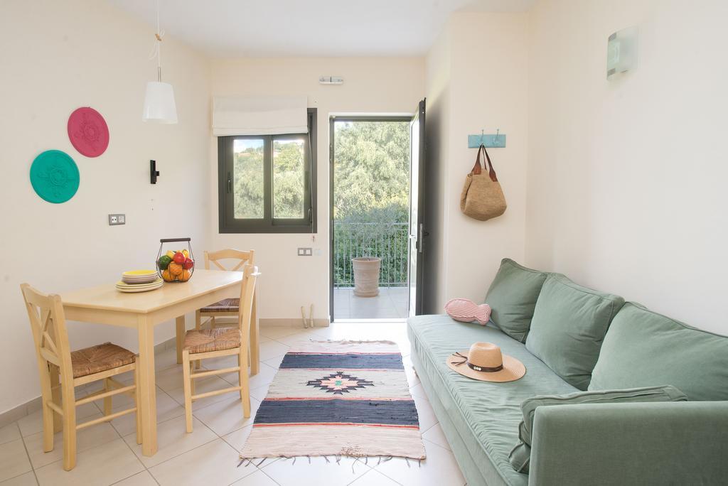 Mylos Apartments Gialova Esterno foto